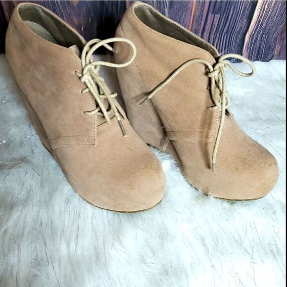 Brinkley Co Nude Lace Up Wedge Boots Size 8 - Picture 1 of 15